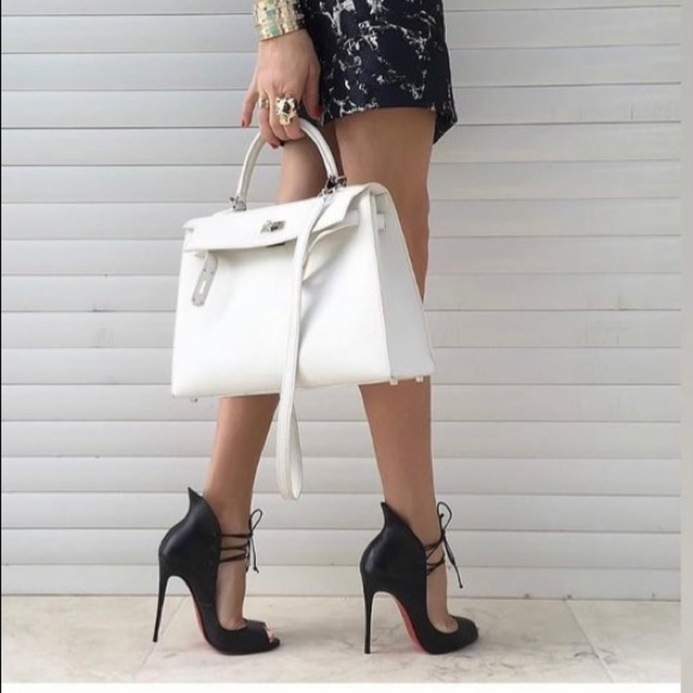 Rebeccaminkoff white leather handbag. 13x10”💖